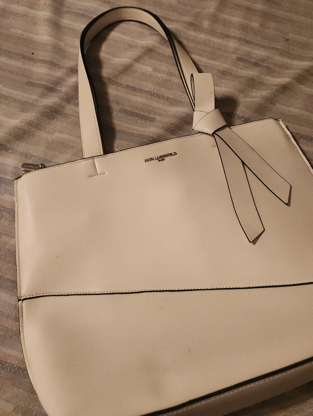 White Karl Lagerfeld Paris Chantelle tote With Knot Detail